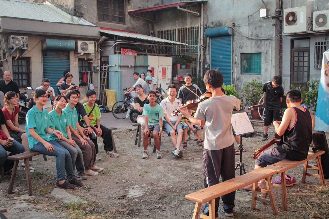 2013年在社區裡舉行音樂會，來源 ：來源：鹿港囝仔